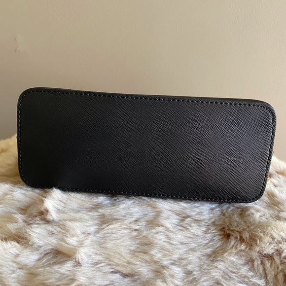 Michael Kors Purse with Gold Chain & Leather Strap - Picture 3 of 5